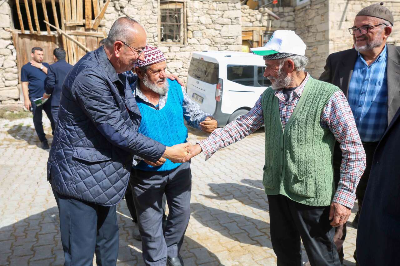 Başkan Kavuş’tan 7 mahalleye çıkarma! Konyalıların taleplerini yerinde dinledi 16
